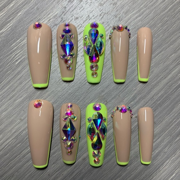 Handmade Luxury Press on Nails - Picture 7 of 10